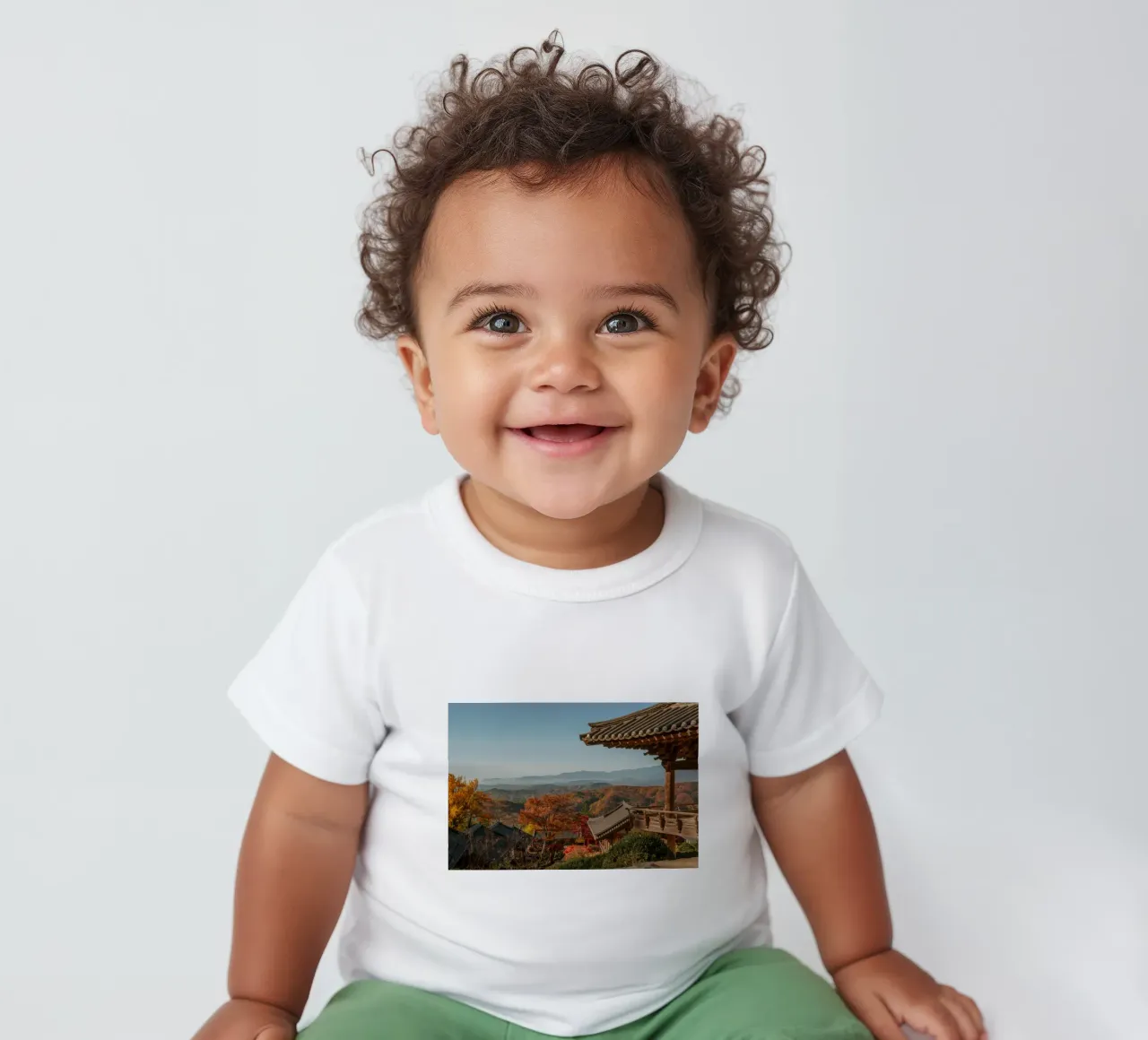 Paesaggio autunnale dal tempio di Buseoksa, Corea del Sud maglietta neonato da mbgraphx2