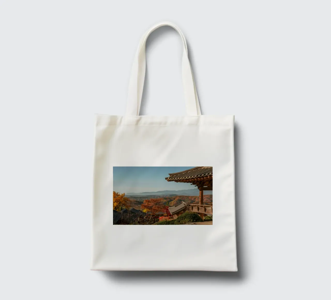 Paesaggio autunnale dal tempio di Buseoksa, Corea del Sud borsa in juta da mbgraphx2