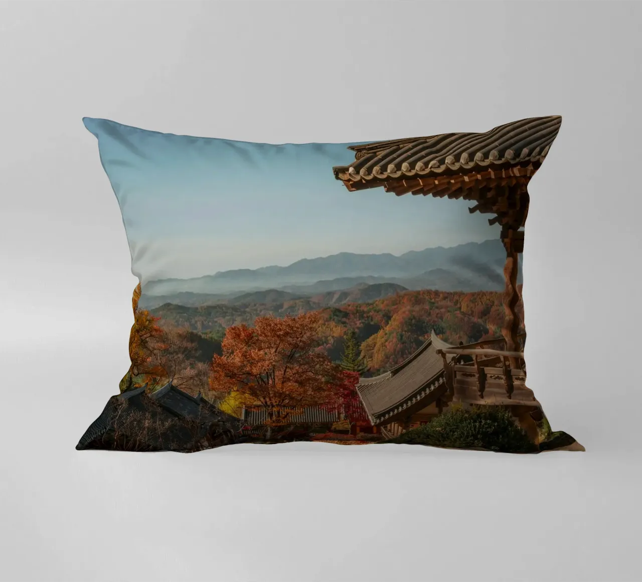 Paesaggio autunnale dal tempio di Buseoksa, Corea del Sud cuscino da mbgraphx2