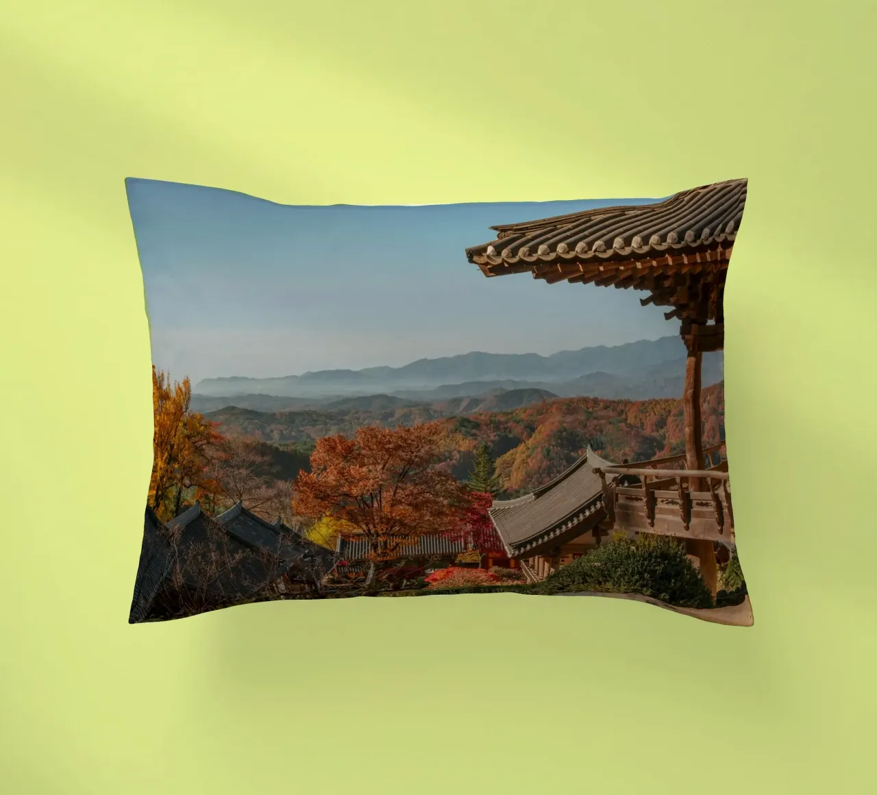 Paesaggio autunnale dal tempio di Buseoksa, Corea del Sud cuscino da mbgraphx2