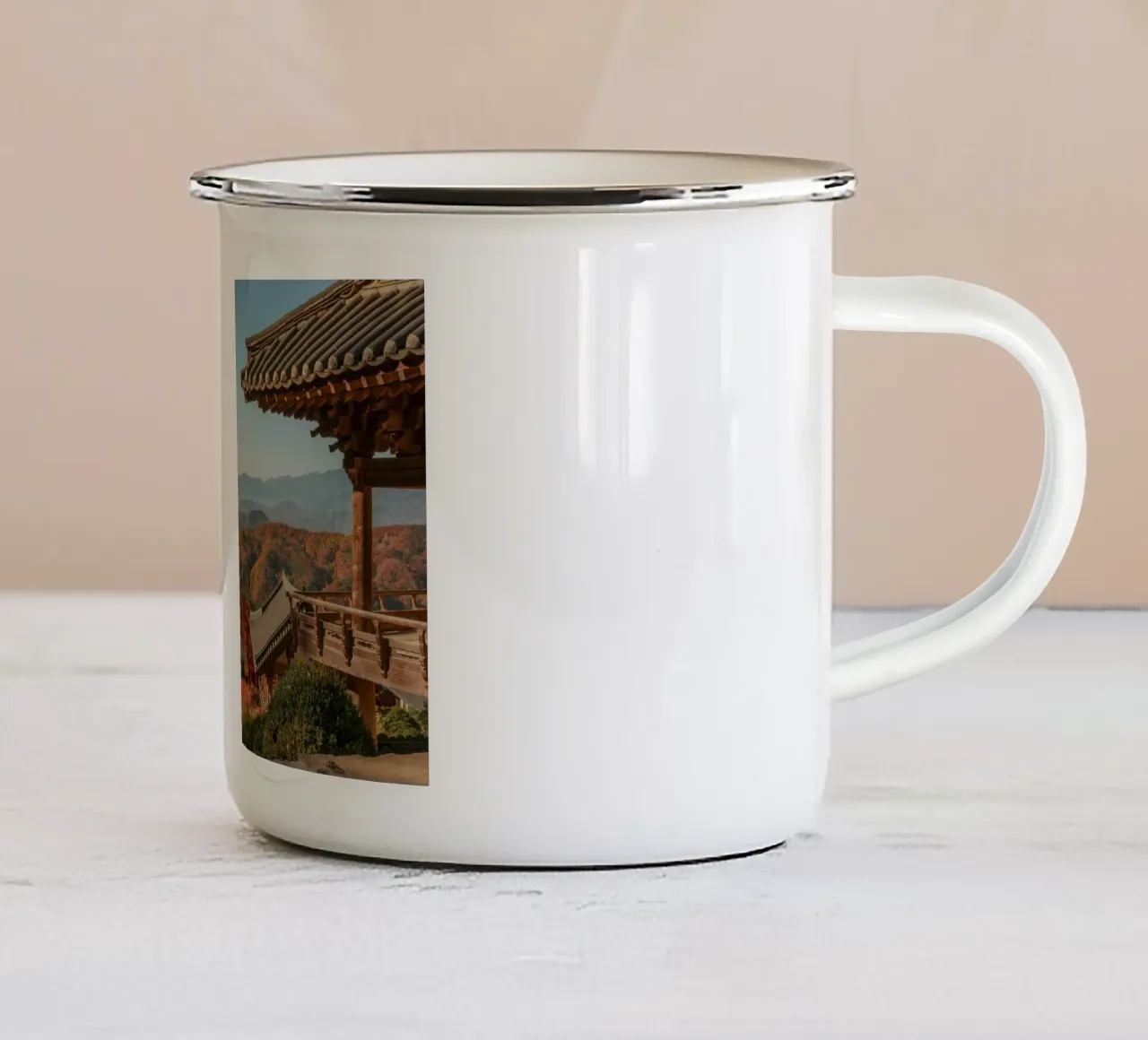 Paesaggio autunnale dal tempio di Buseoksa, Corea del Sud tazza in smalto da mbgraphx2