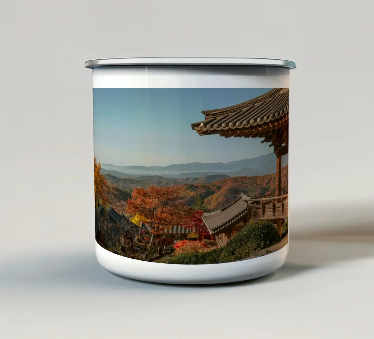 Paesaggio autunnale dal tempio di Buseoksa, Corea del Sud tazza in smalto da mbgraphx2