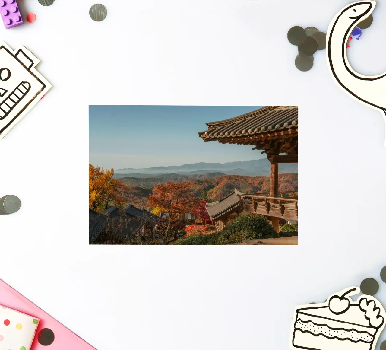 Paesaggio autunnale dal tempio di Buseoksa, Corea del Sud adesivo da mbgraphx2