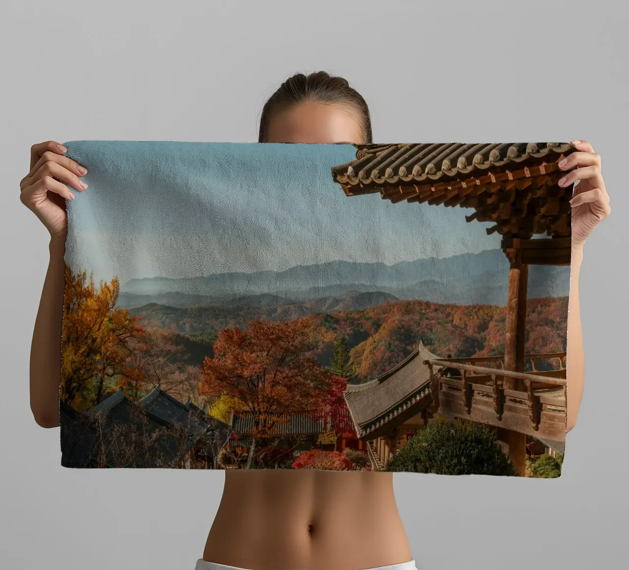 Paesaggio autunnale dal tempio di Buseoksa, Corea del Sud asciugamano da bagno da mbgraphx2