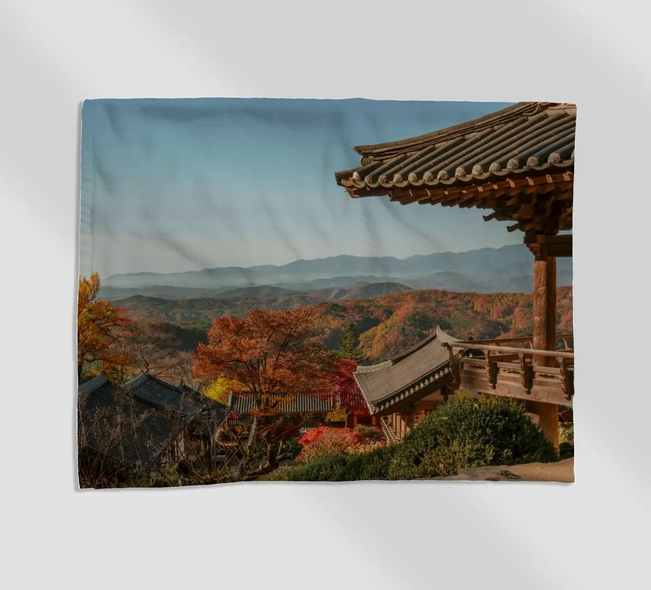 Paesaggio autunnale dal tempio di Buseoksa, Corea del Sud telo mare da mbgraphx2