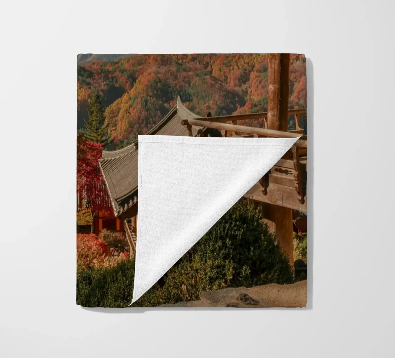 Paesaggio autunnale dal tempio di Buseoksa, Corea del Sud telo mare da mbgraphx2