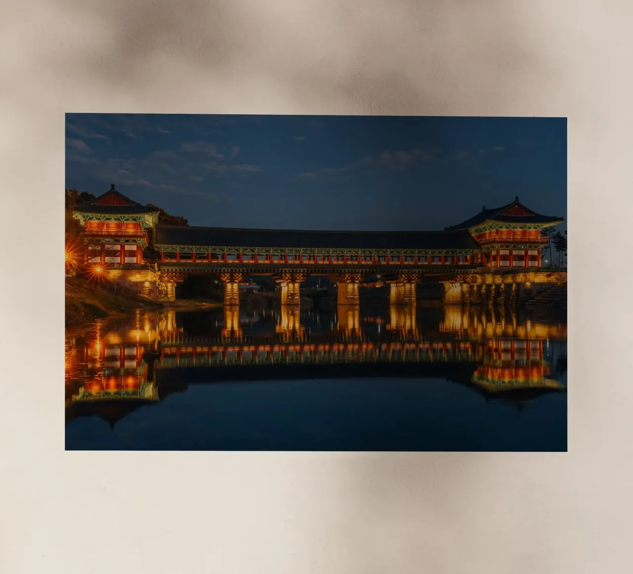 Il ponte Woljeonggyo di notte a Gyeongju, Corea del Sud pellicola backlit da mbgraphx2