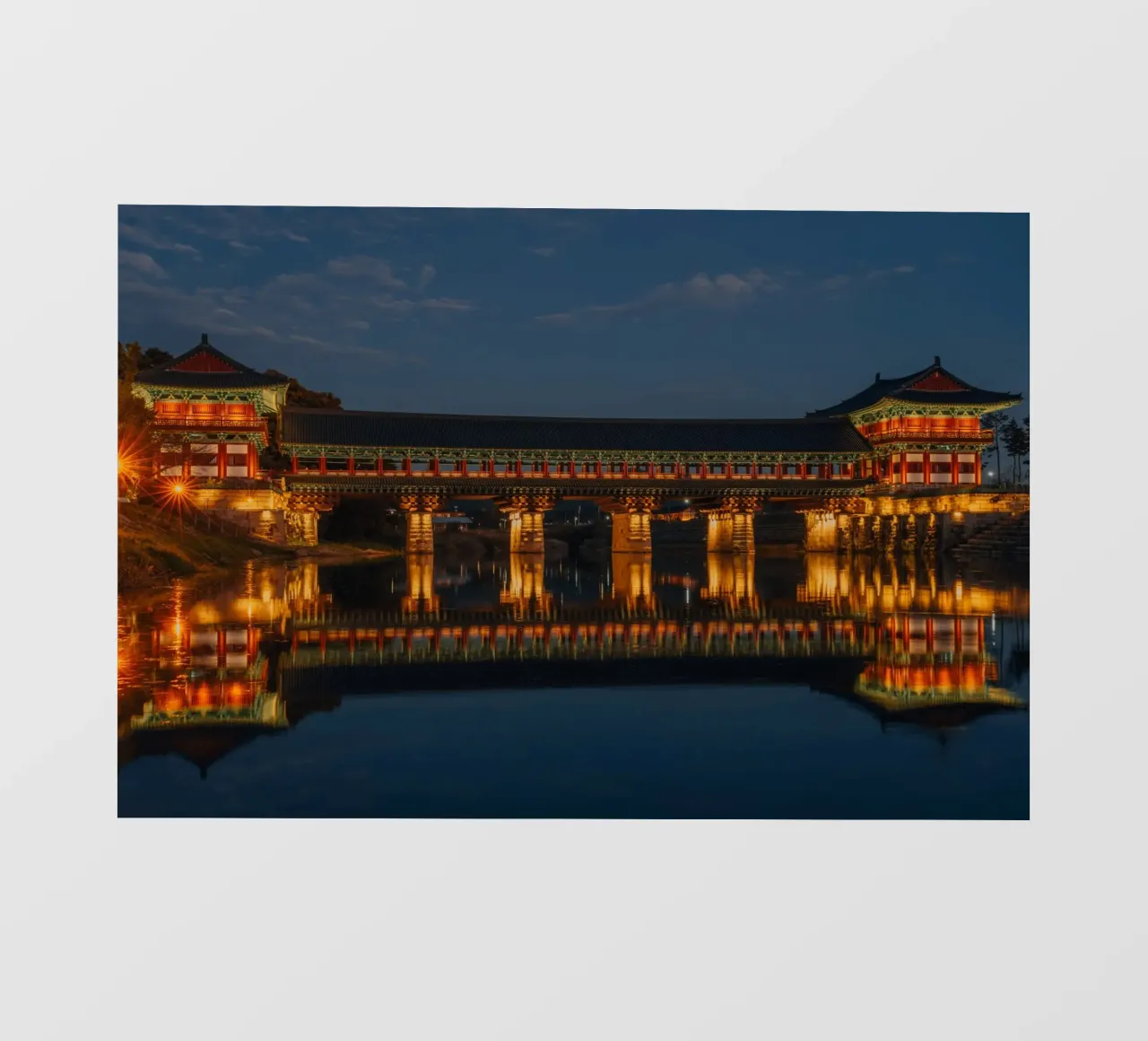 Il ponte Woljeonggyo di notte a Gyeongju, Corea del Sud pellicola backlit da mbgraphx2