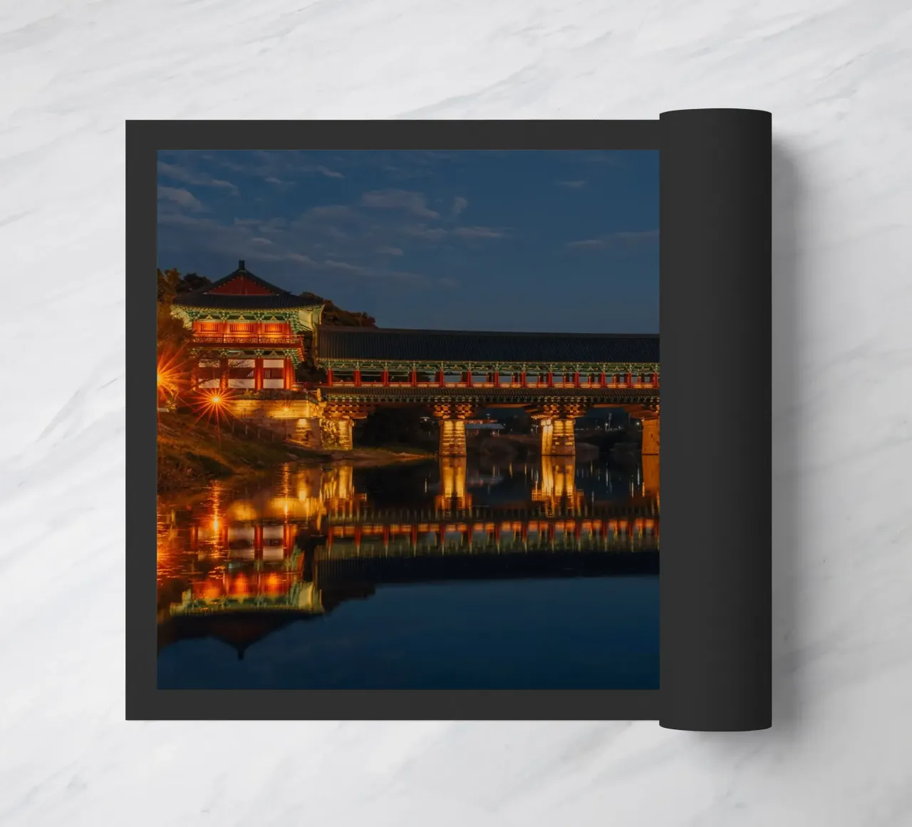 Il ponte Woljeonggyo di notte a Gyeongju, Corea del Sud zerbino da mbgraphx2