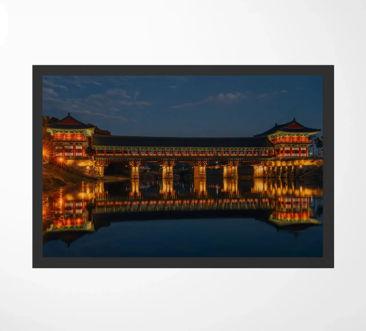 Il ponte Woljeonggyo di notte a Gyeongju, Corea del Sud zerbino da mbgraphx2