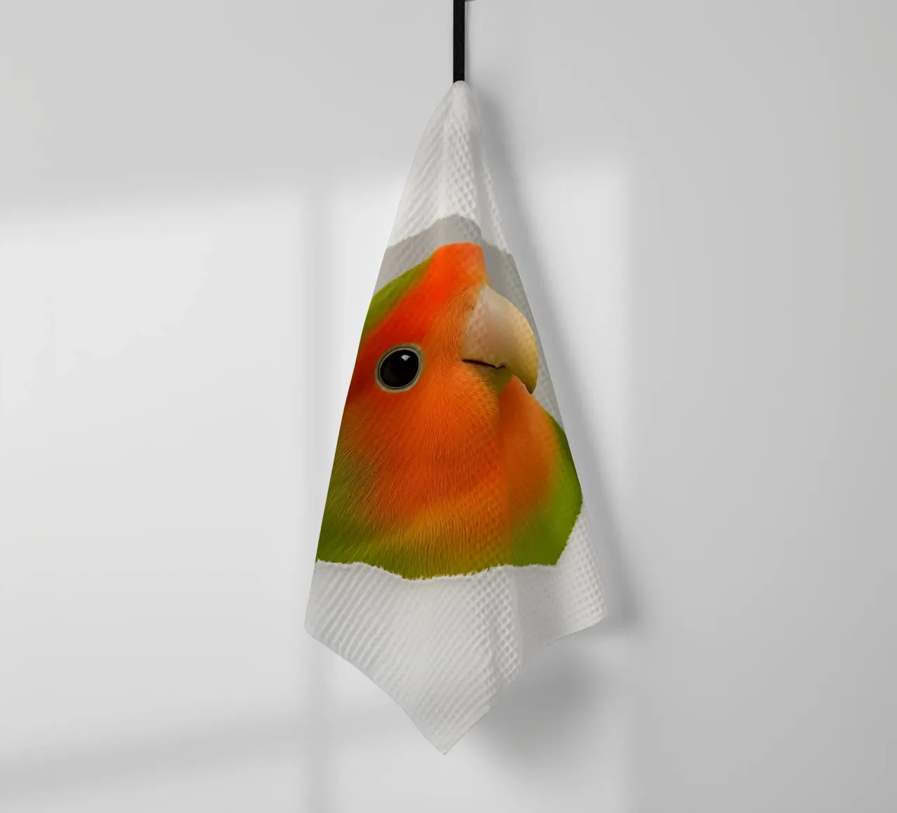 Portrait d'un inséparable coloré - Impression d'art de perroquet mignon torchon de Cut-out Critter Gallery