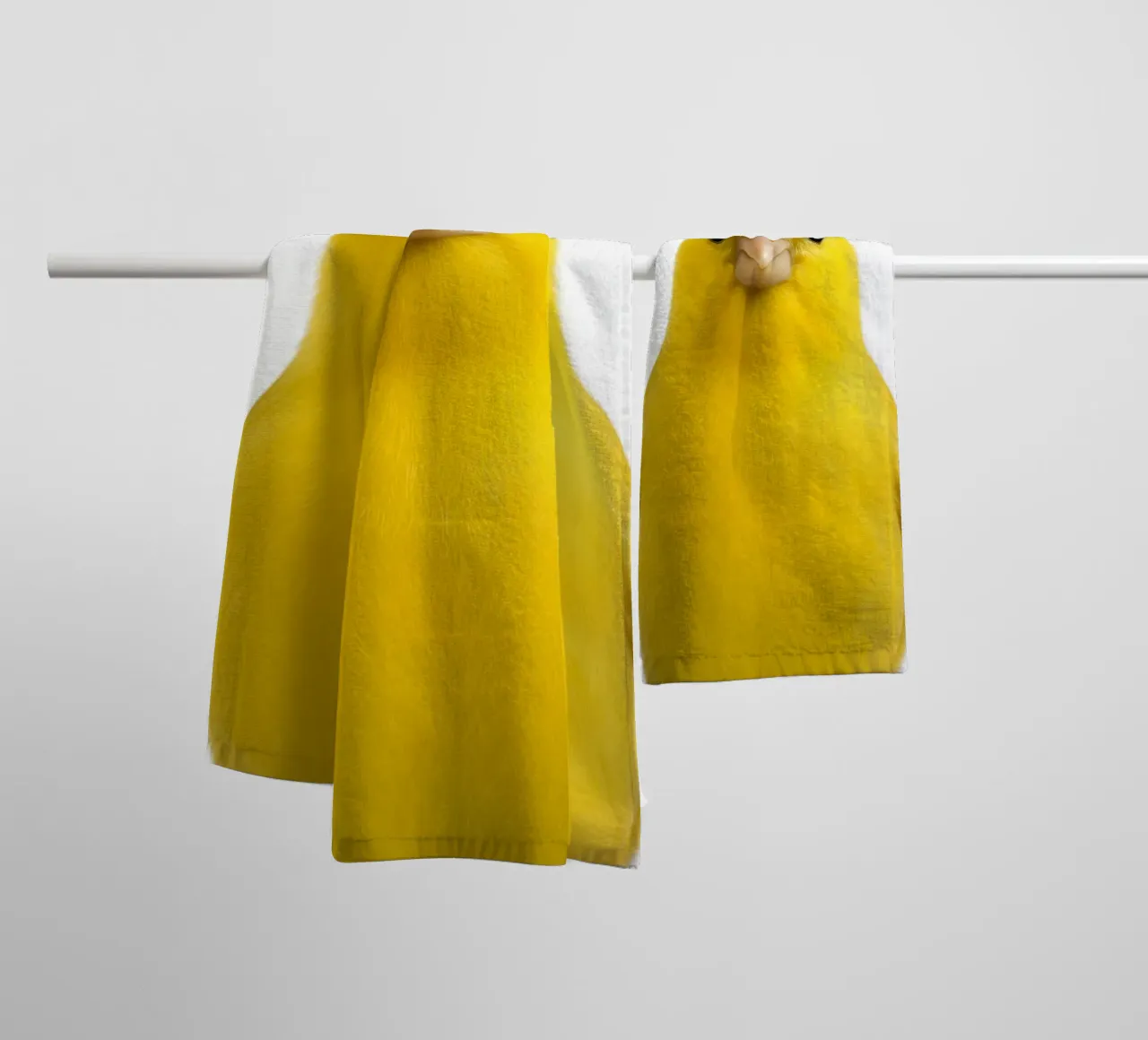 Portrait d'un mignon oiseau jaune - Minimalist Nature Art Print serviette de bain de Happy Wild Prints