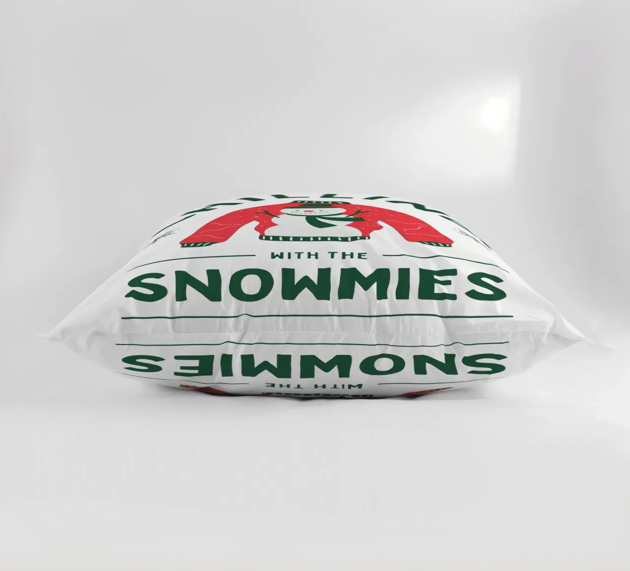 CHILLING WITH THE SNOWMIES cuscino da Christmas Gift Shop