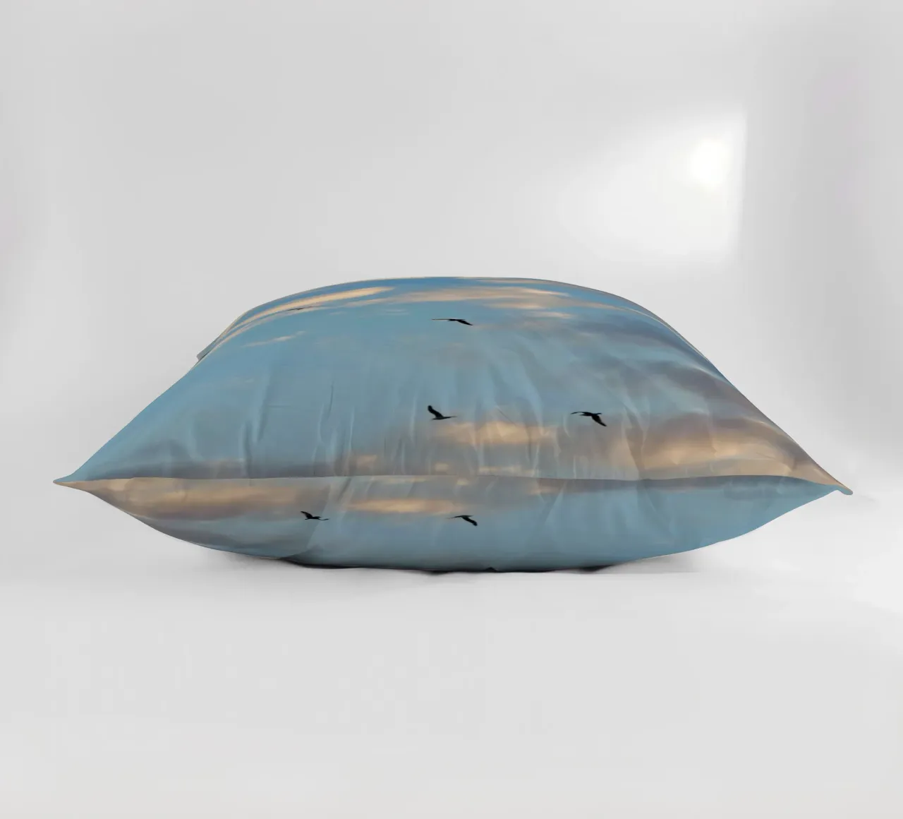 Birds in the Clouds cuscino da Studio Esther Zobel