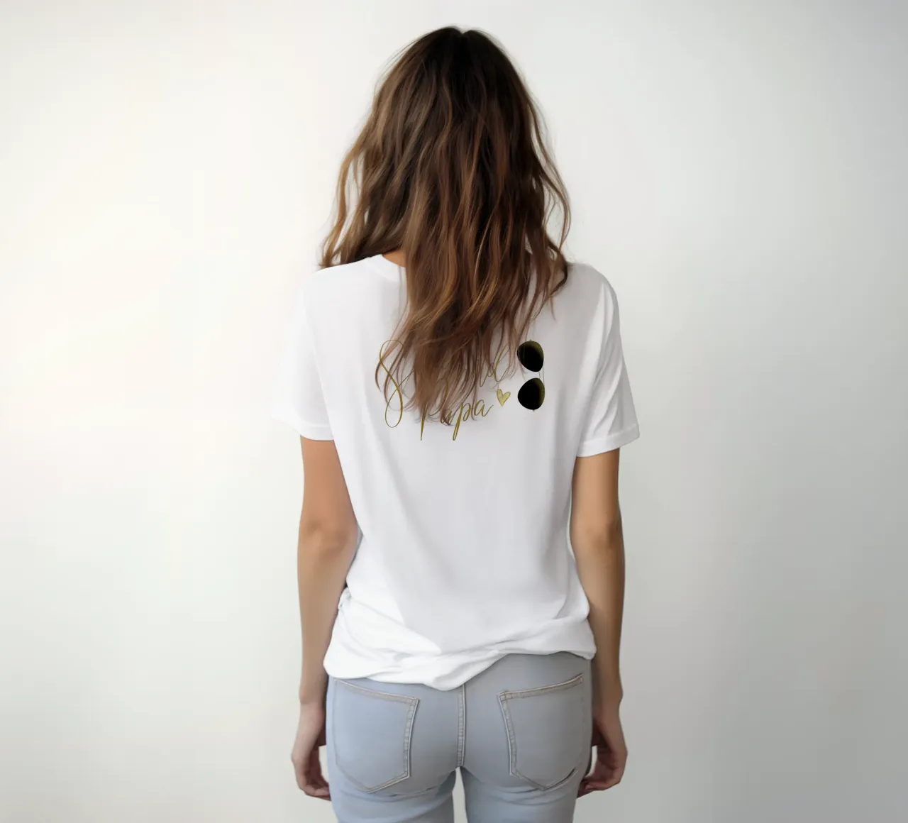 Superheld vader. Personaliseer je ontwerp voor je vader. t-shirt van CalliLetters