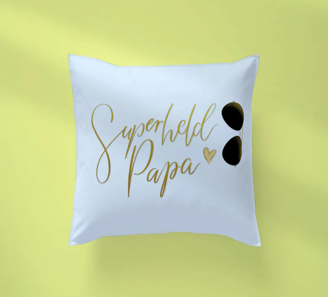 Superheld vader. Personaliseer je ontwerp voor je vader. kussen van CalliLetters