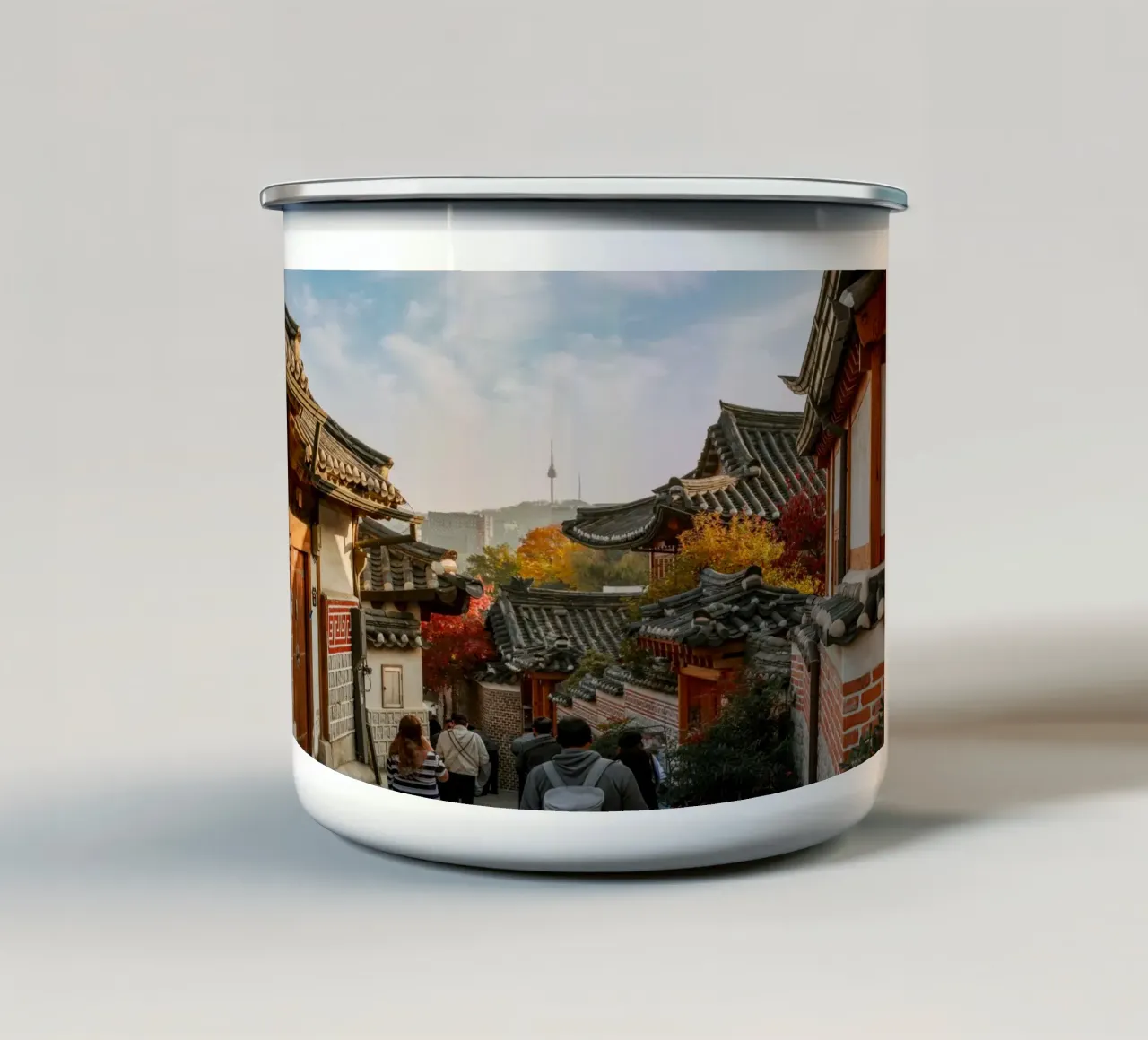 Tramonto autunnale al villaggio Hanok di Bukchon a Seul, Corea del Sud tazza in smalto da mbgraphx2