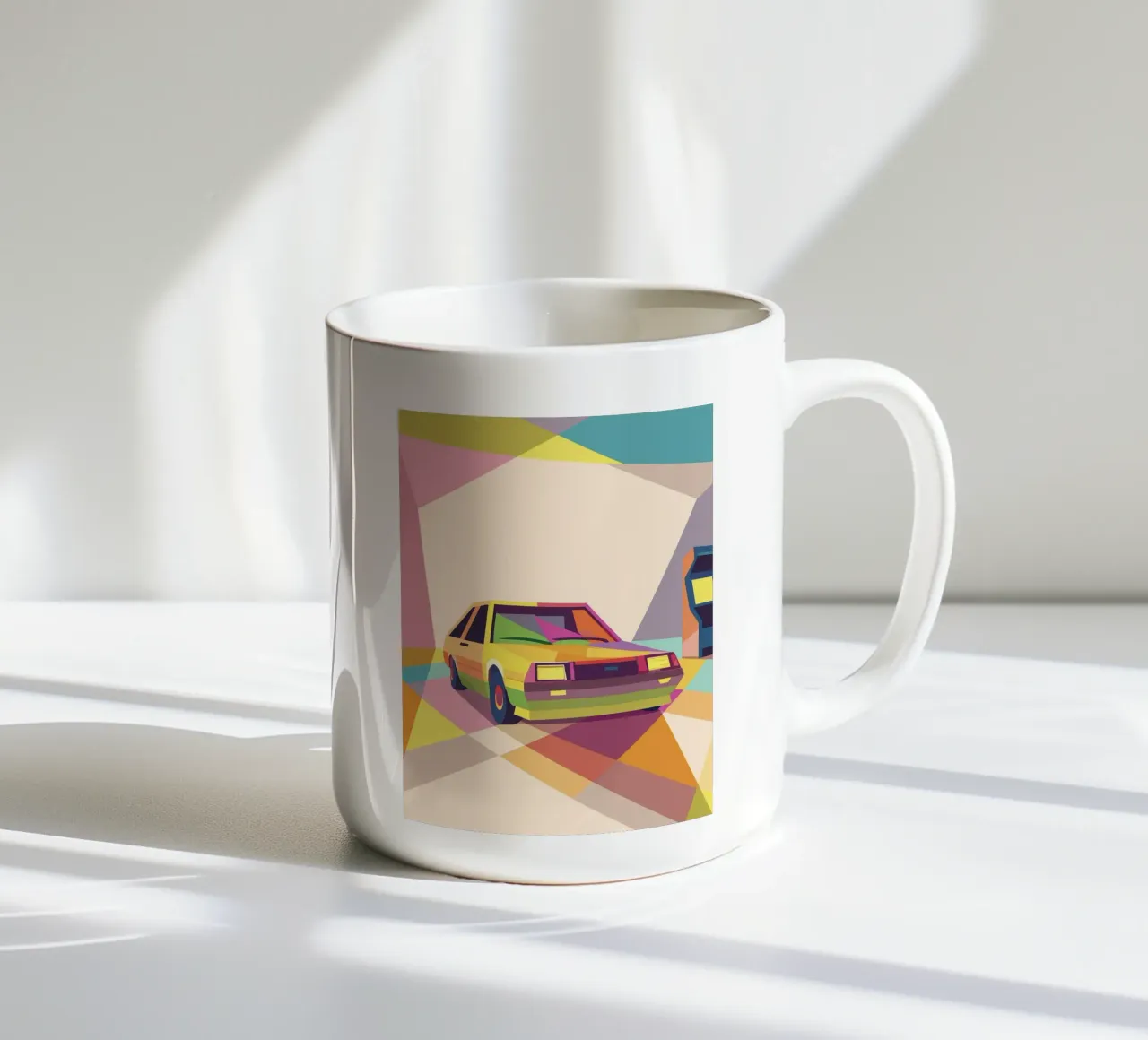 Auto con stile geometrico in una sala giochi tazza in ceramica da POLYGON SPECIAL
