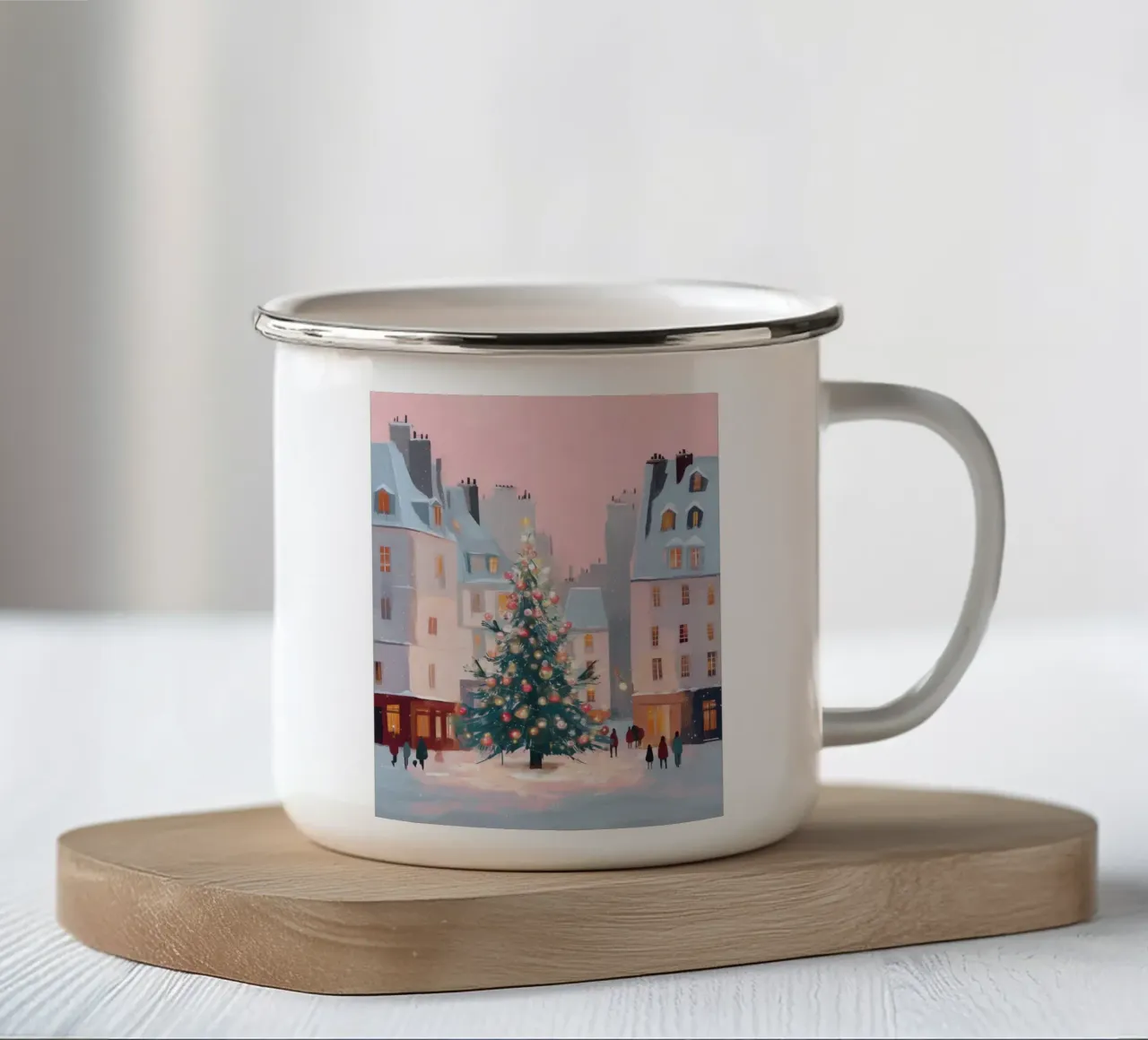 Accogliente scena invernale con albero di Natale in una città affascinante tazza in smalto da Holiday Hearth Prints