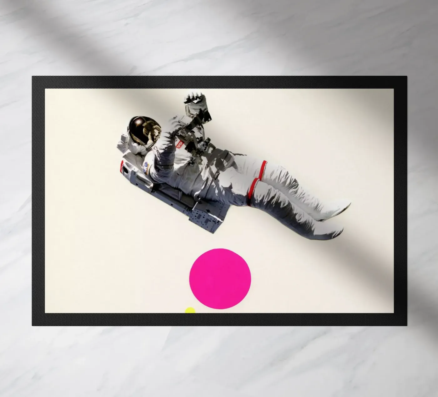 Schwimmer Fußmatte von Cassia Beck Collage