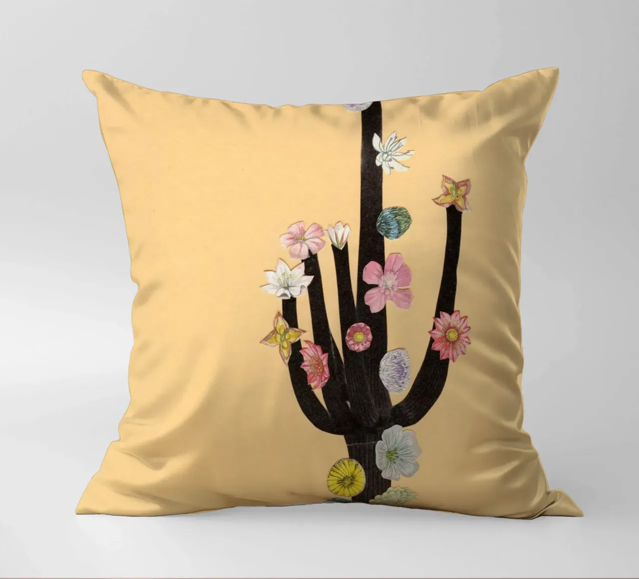 Cactus in fiore cuscino da Cassia Beck Collage