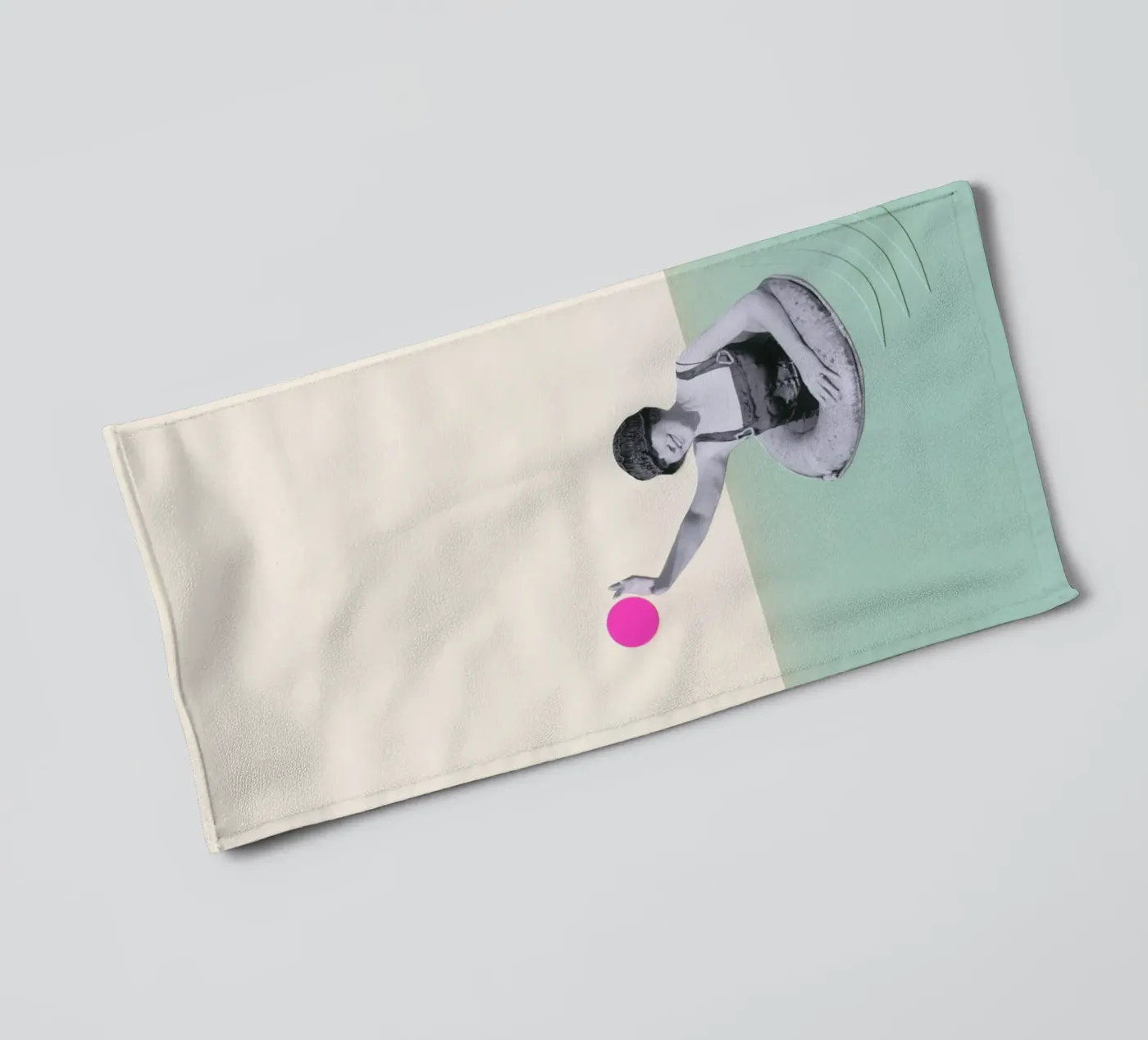 Pool Days badhanddoek van Cassia Beck Collage