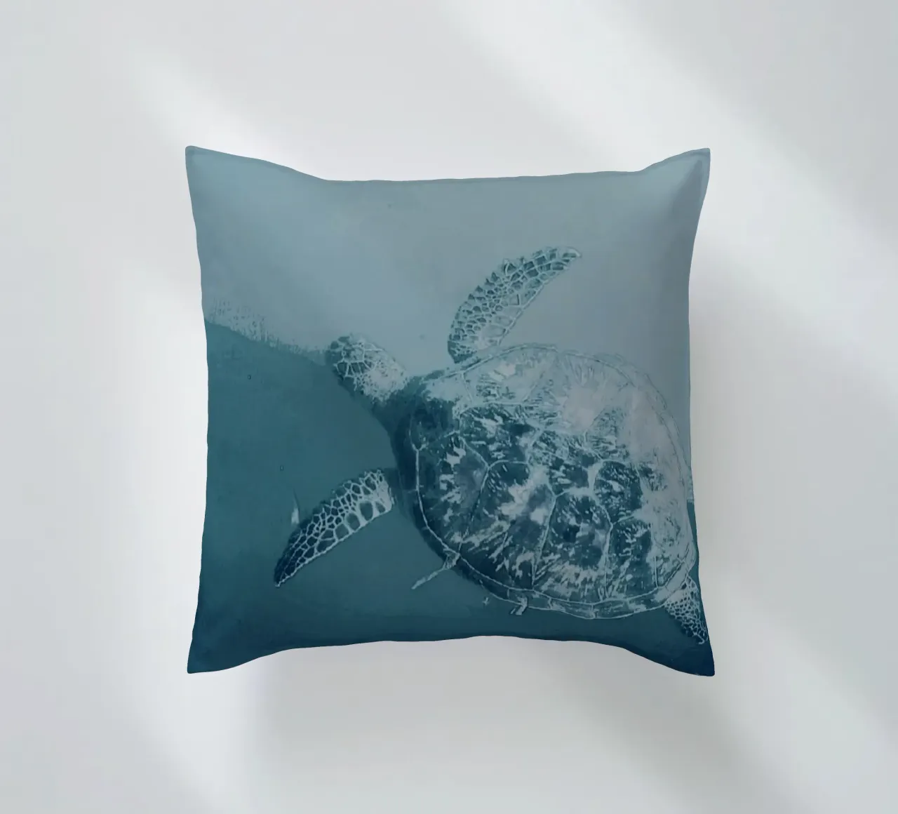 Turtle Swimming cuscino da Tabea Jule Photography