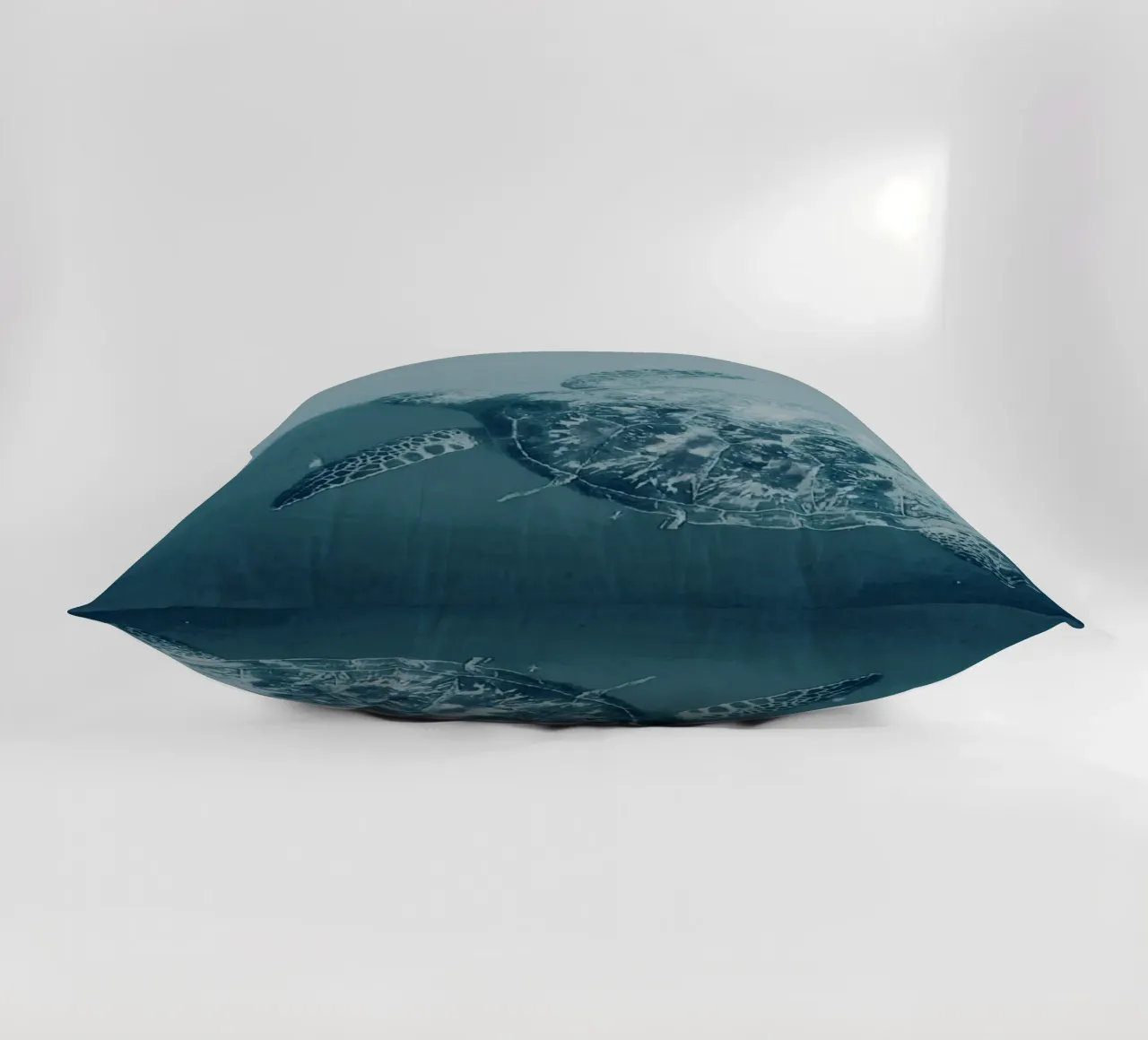 Turtle Swimming cuscino da Tabea Jule Photography