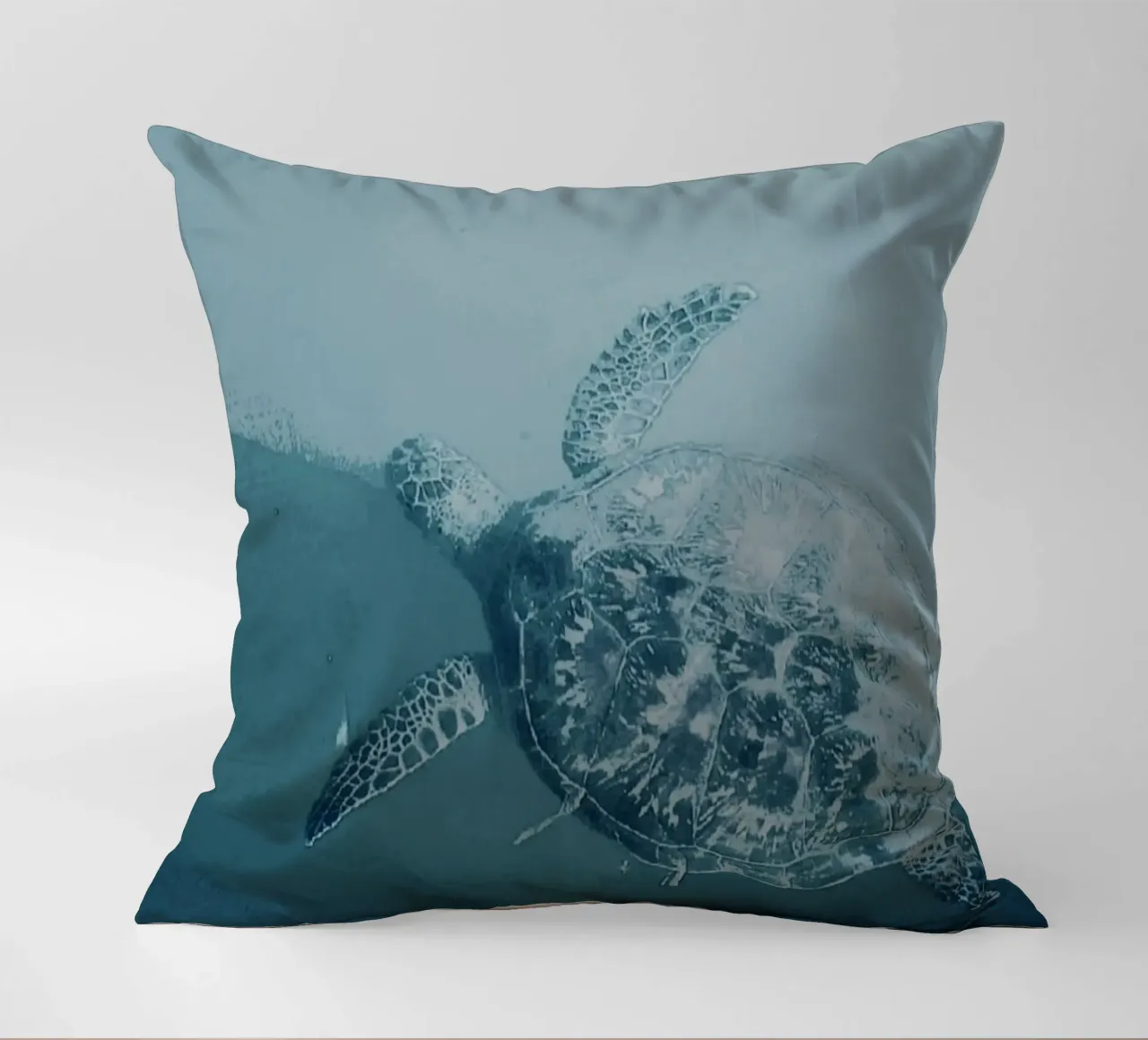 Turtle Swimming cuscino da Tabea Jule Photography