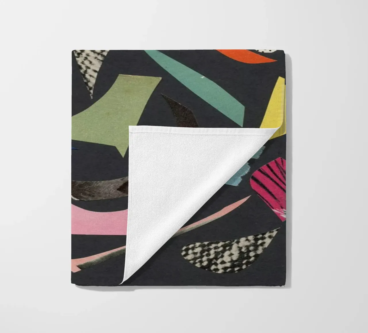Black Terrazzo telo mare da Cassia Beck Collage