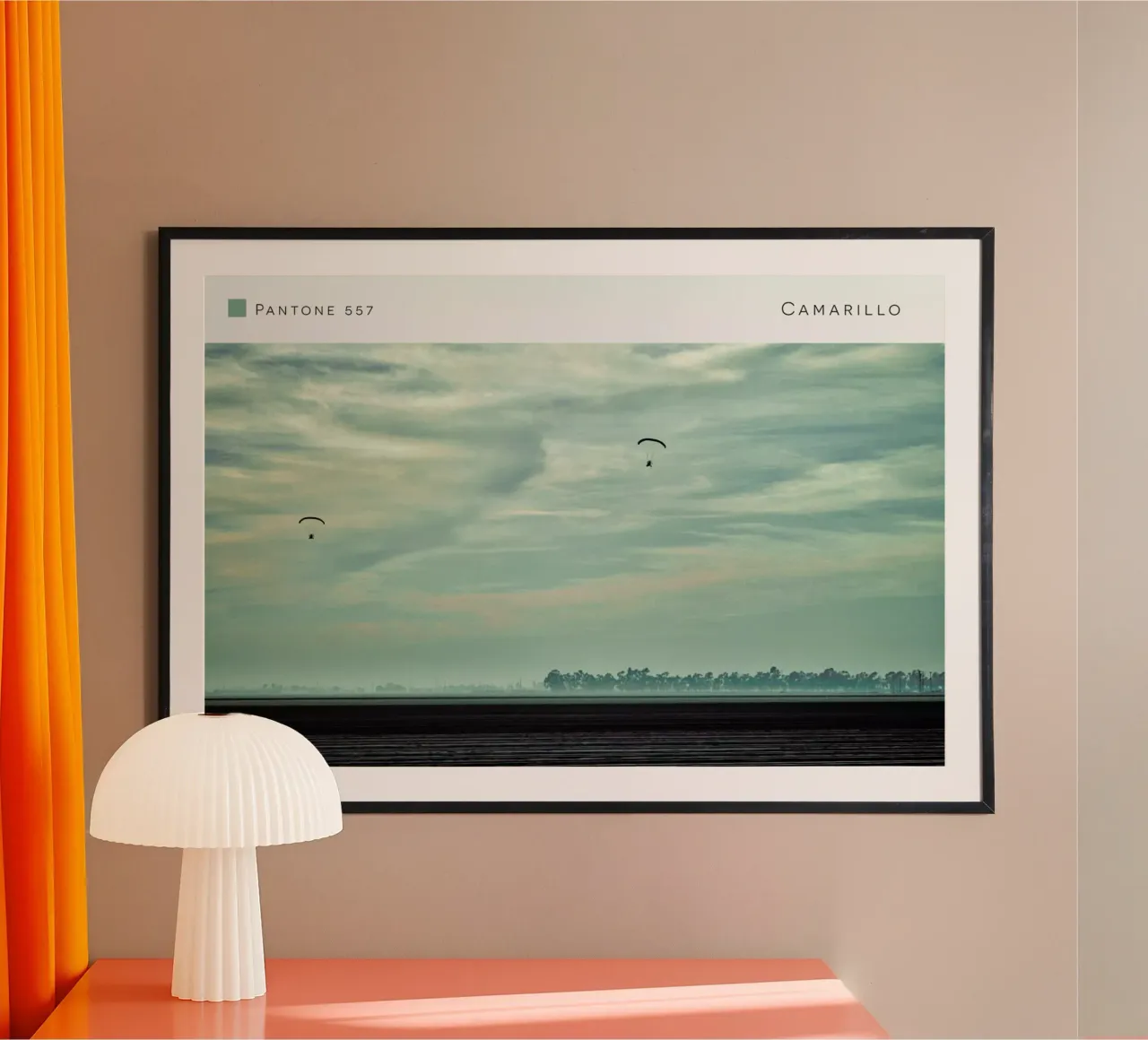 Camarillo Pantone 557 poster con telaio in legno da In Full Color