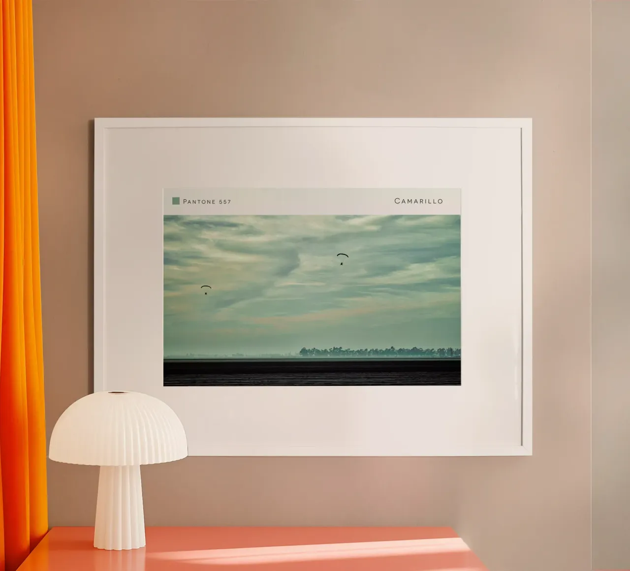 Camarillo Pantone 557 poster con telaio in legno da In Full Color