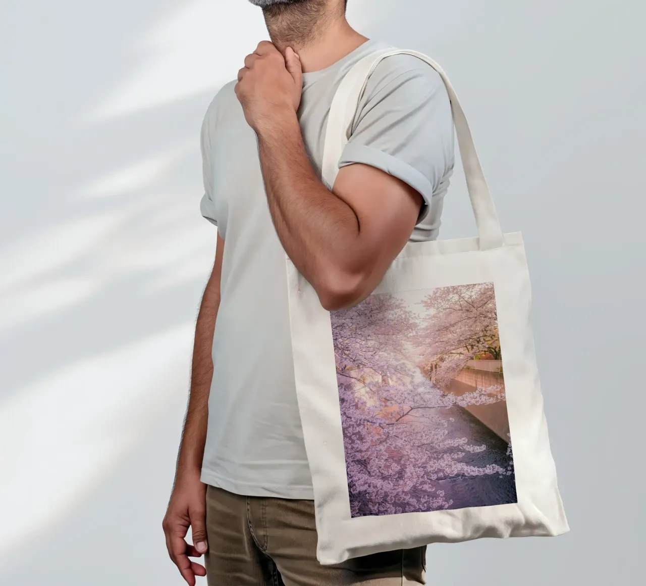Sakura tree over Kanda Gawa river borsa in juta da Samuel Leonardo