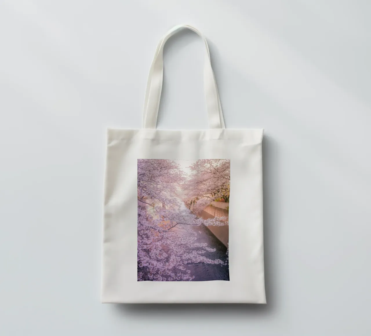 Sakura tree over Kanda Gawa river borsa in juta da Samuel Leonardo