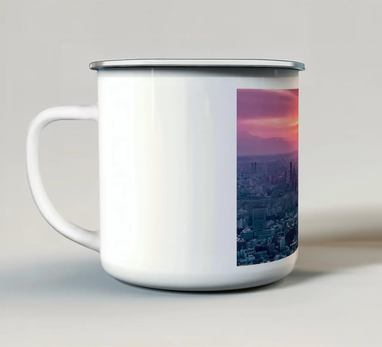 Sunset over Tokyo tazza in smalto da Samuel Leonardo