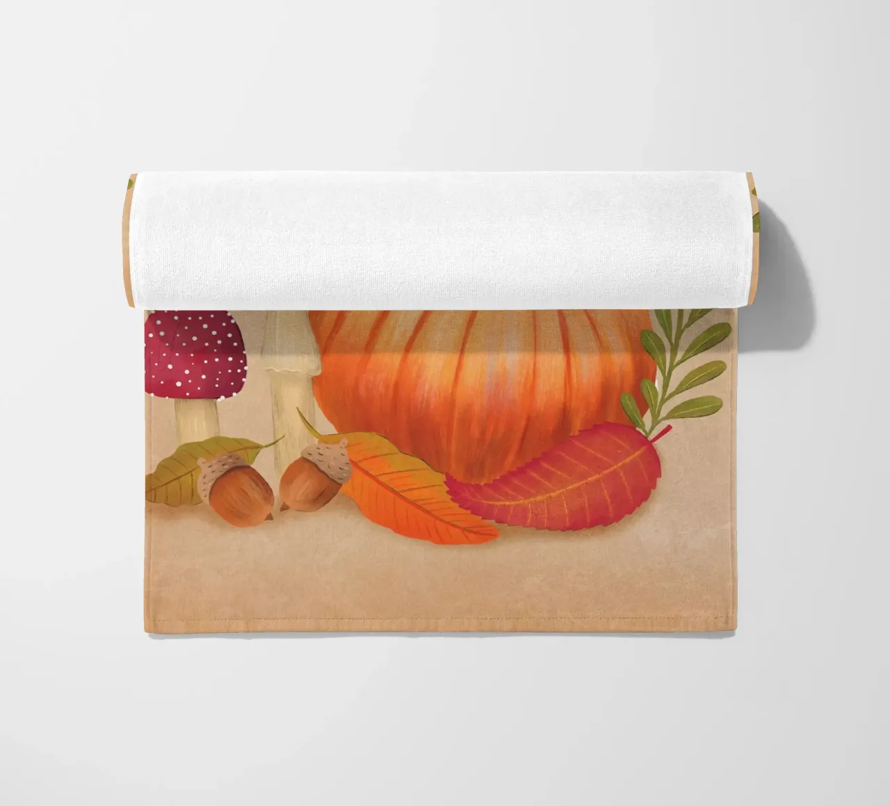Autunno con zucca e foglie. Accomodatevi. telo mare da CalliLetters