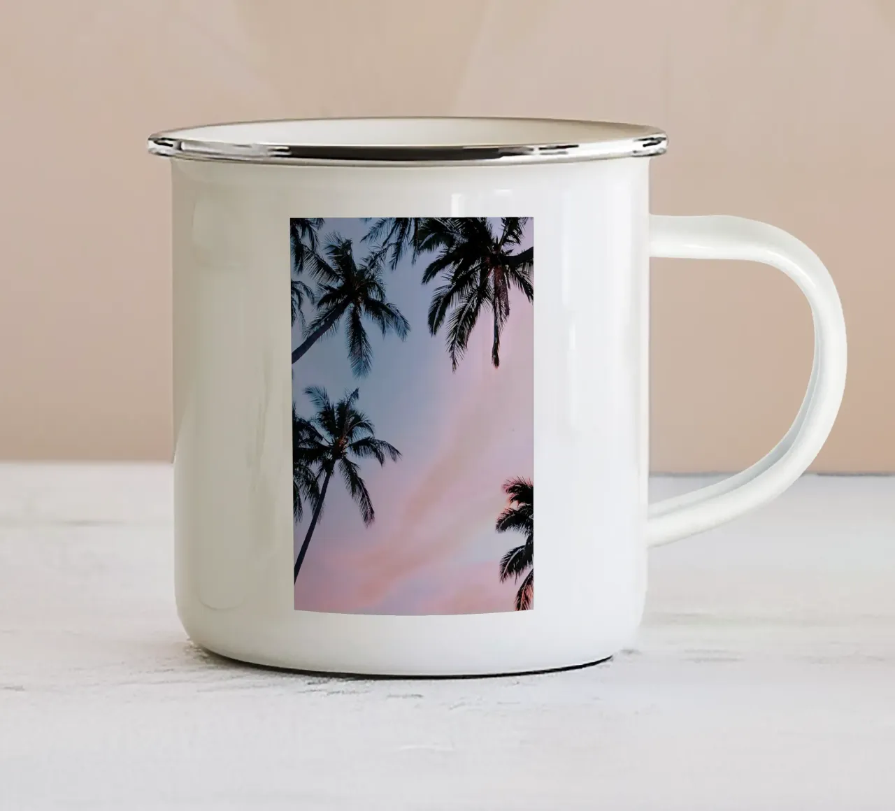 Palm Trees Sunset tazza in smalto da Paige Mills