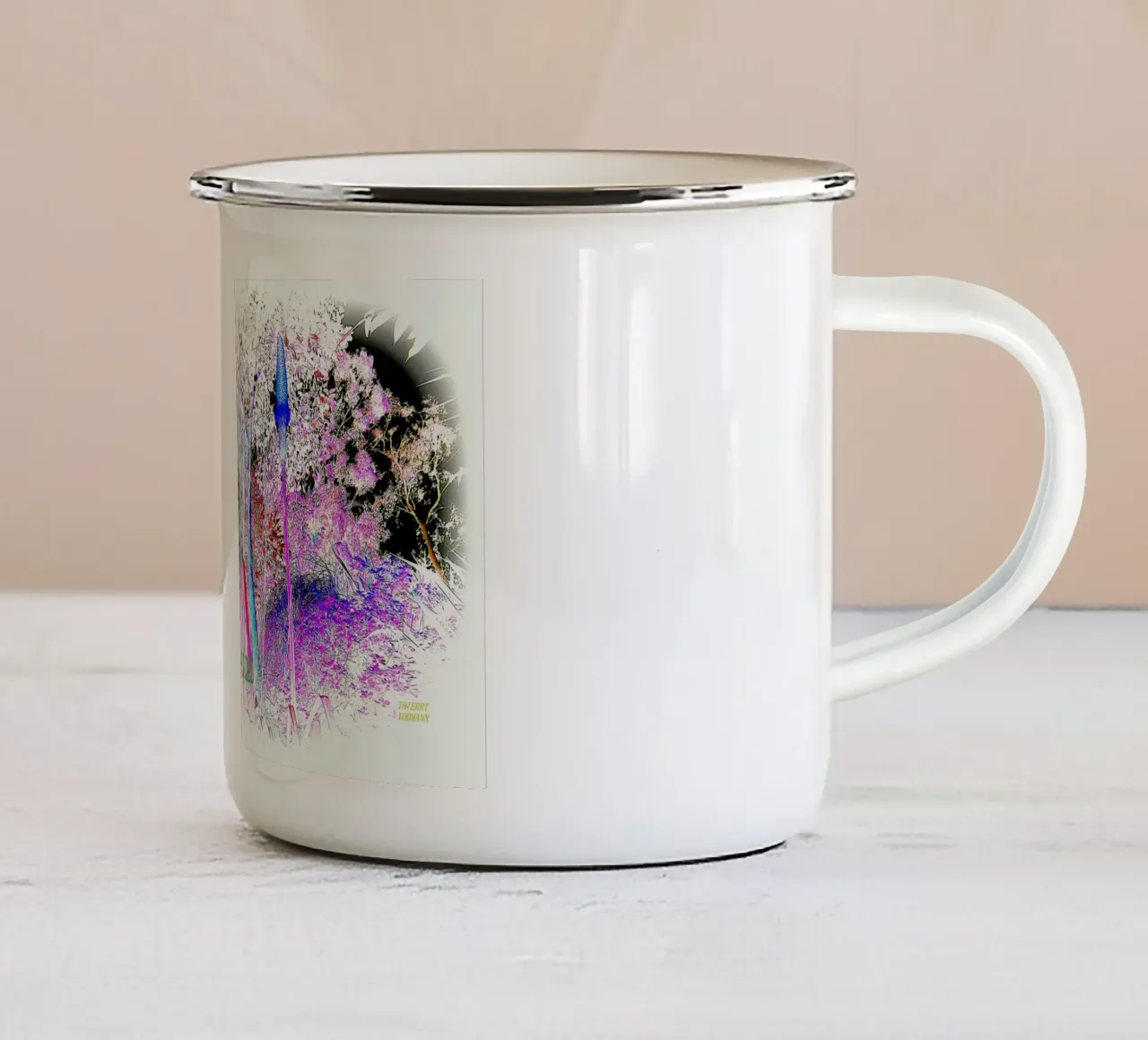 TROPICALE. tazza in smalto da TYPOGRAPHY BY THIERRY VOBMANN