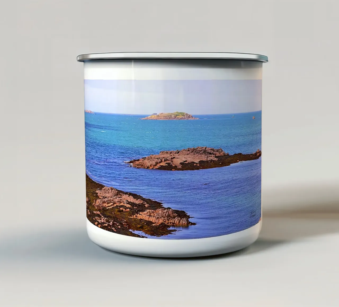 PICCOLE ISOLE. tazza in smalto da THIERRY VOBMANN.MY BEST PHOTOS.