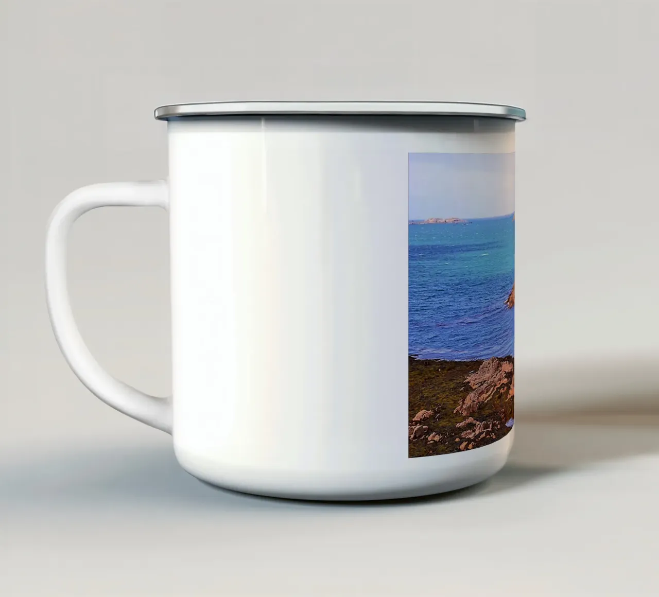 PICCOLE ISOLE. tazza in smalto da THIERRY VOBMANN.MY BEST PHOTOS.