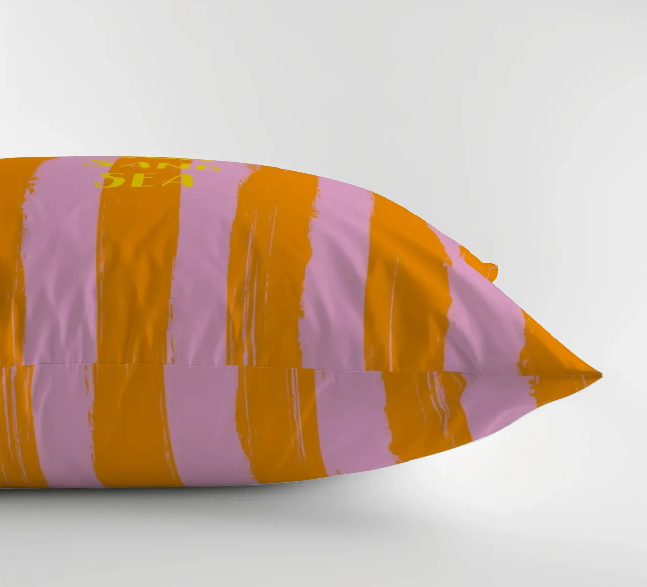 Dein Wunschtext auf gestreiftem Pinselstrichhintergrund cuscino da Typo Designs