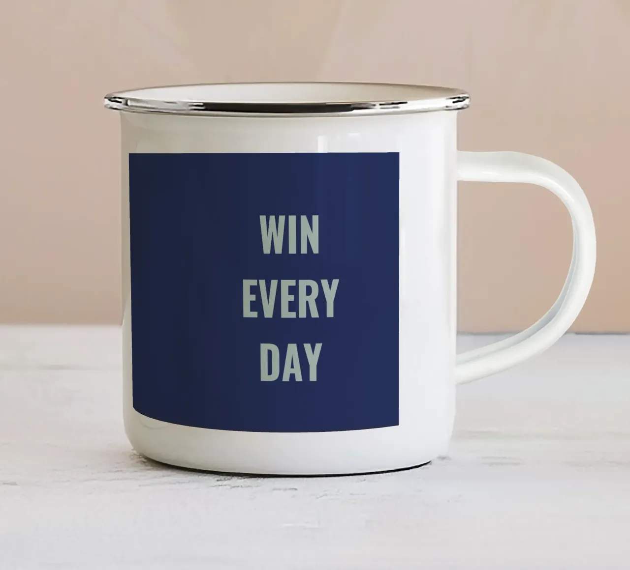 WIN EVERY DAY tazza in smalto da Simple