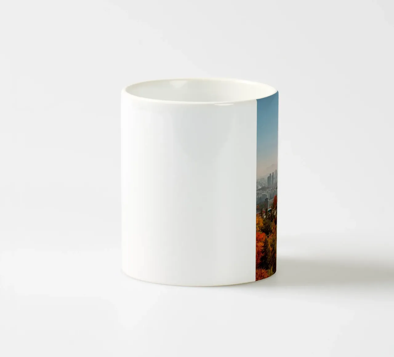 Skyline autunnale di Seul, Corea del Sud tazza in ceramica da mbgraphx2