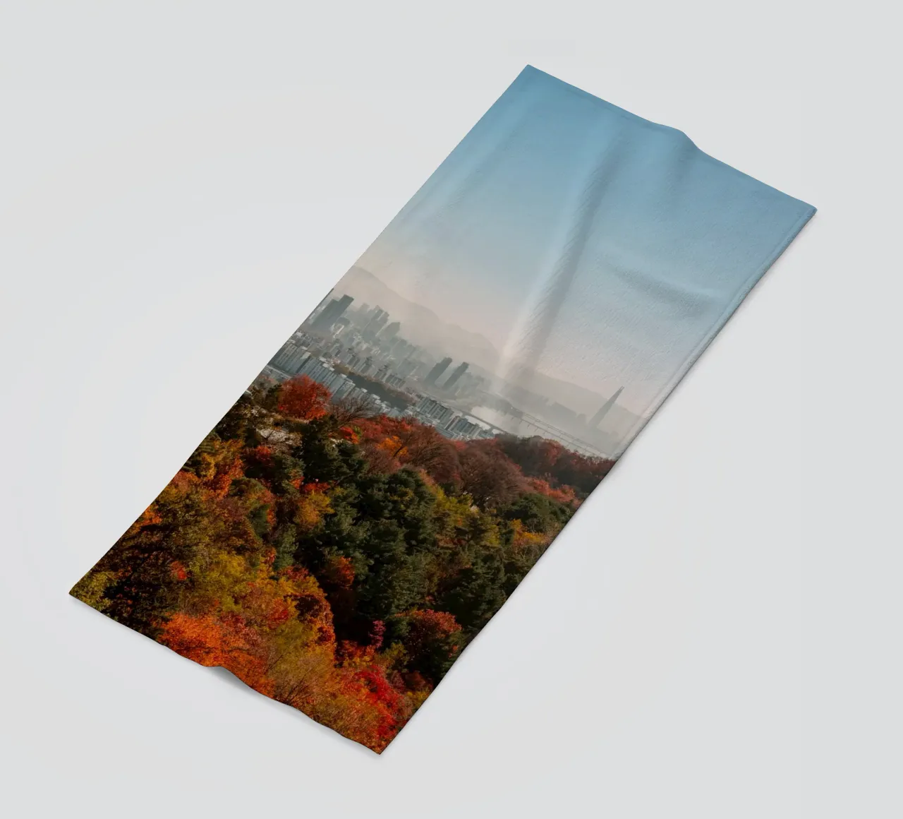 Skyline autunnale di Seul, Corea del Sud telo mare da mbgraphx2