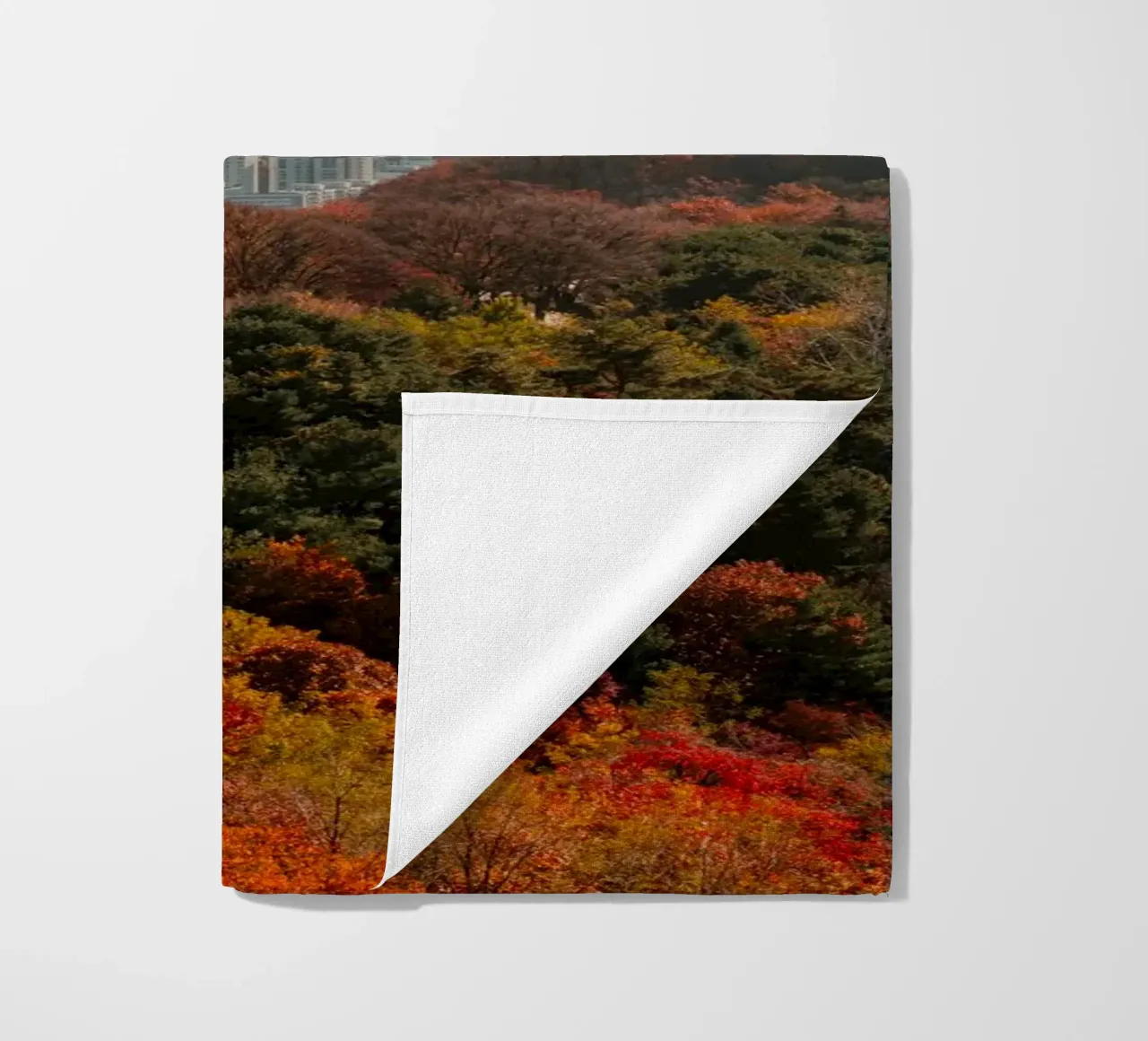 Skyline autunnale di Seul, Corea del Sud telo mare da mbgraphx2