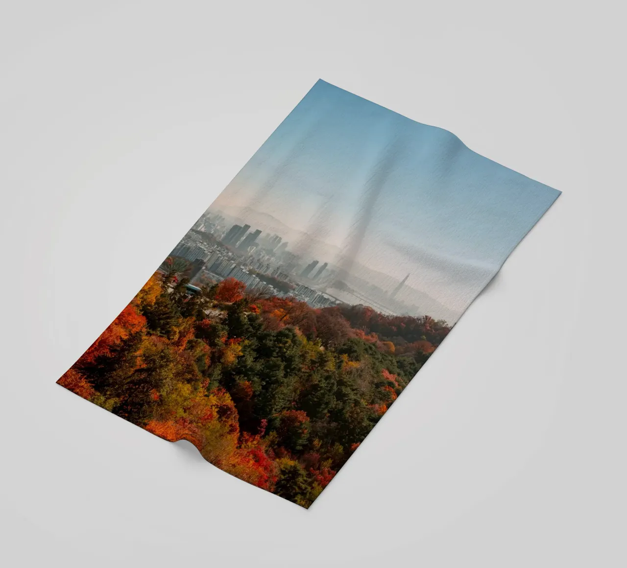 Skyline autunnale di Seul, Corea del Sud telo mare da mbgraphx2