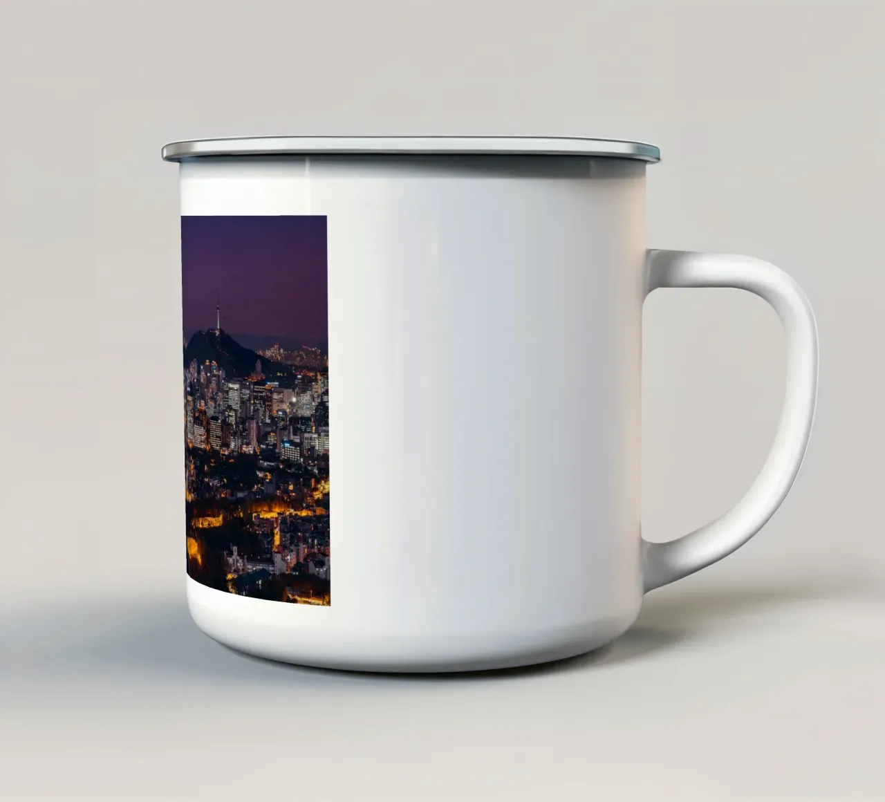 Skyline notturno della città di Seul, Corea del Sud tazza in smalto da mbgraphx2