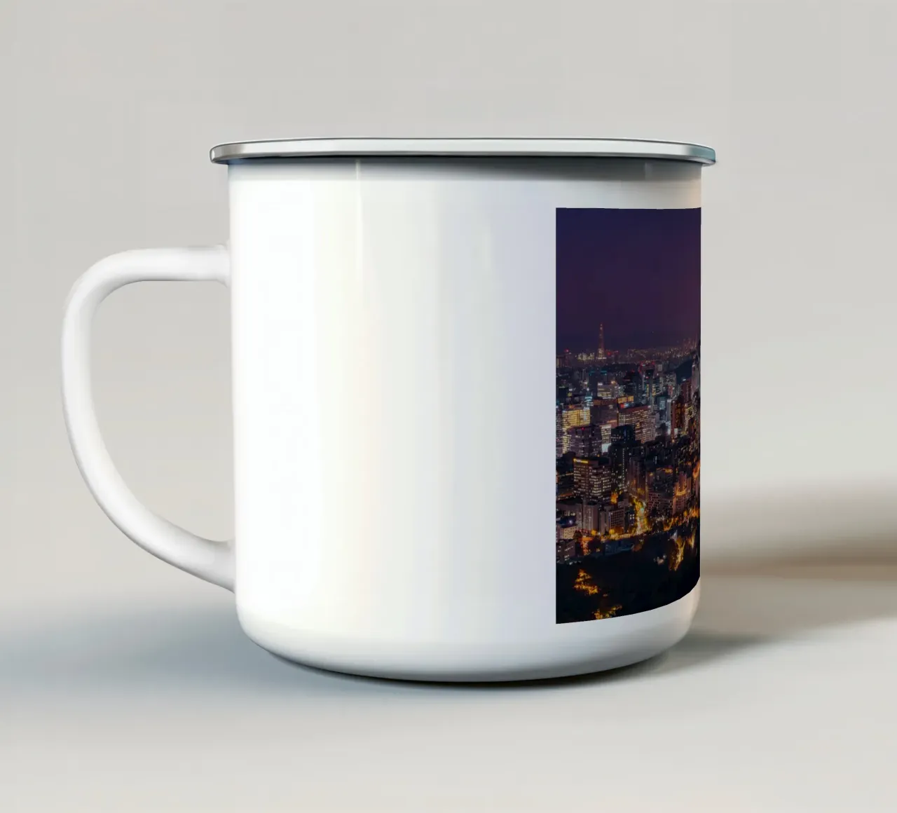 Skyline notturno della città di Seul, Corea del Sud tazza in smalto da mbgraphx2