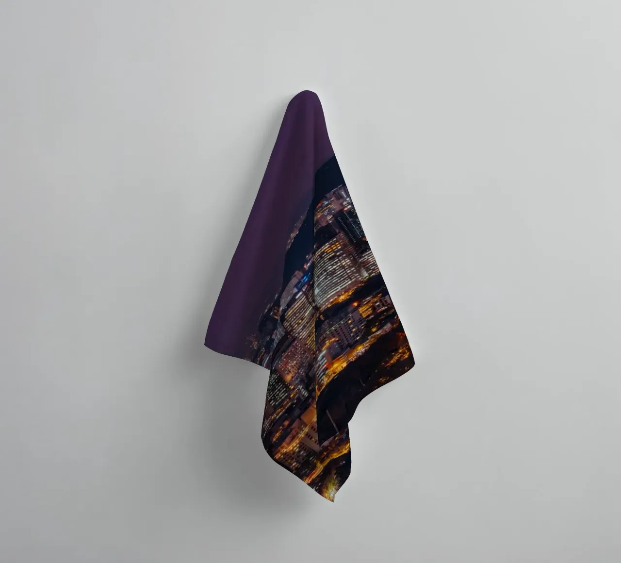 Skyline notturno della città di Seul, Corea del Sud asciugamano da bagno da mbgraphx2