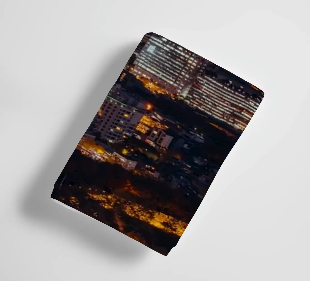 Skyline notturno della città di Seul, Corea del Sud asciugamano da bagno da mbgraphx2